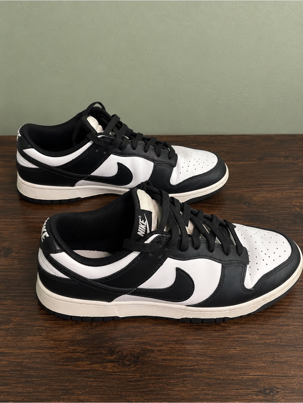Nike Men’s Black/White Low-Top Sneakers
